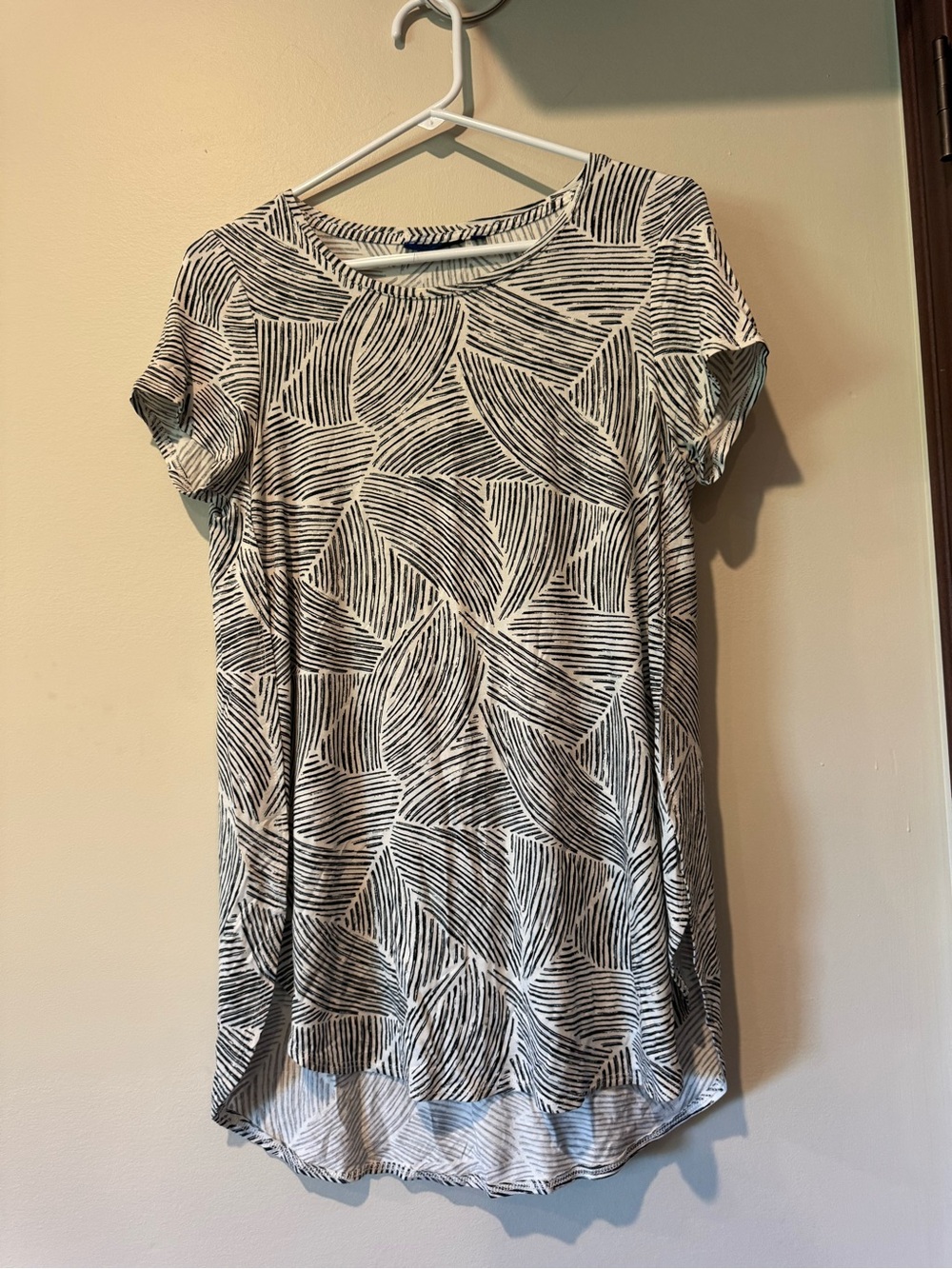 Women's Black & White Short Sleeve Patterned Top